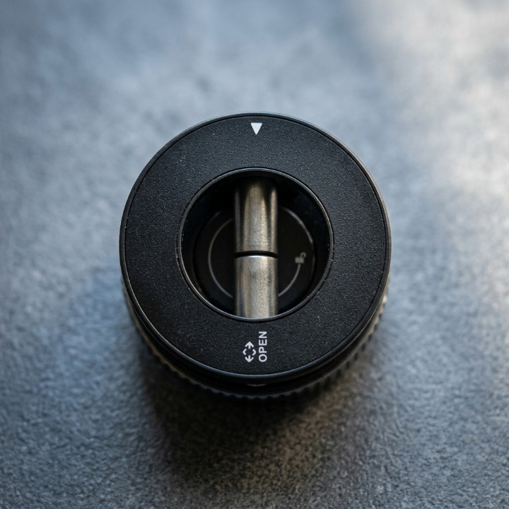 Vacuum Adsorption Magnetic 360° Rotatable Car Phone Mount & Phone Stand